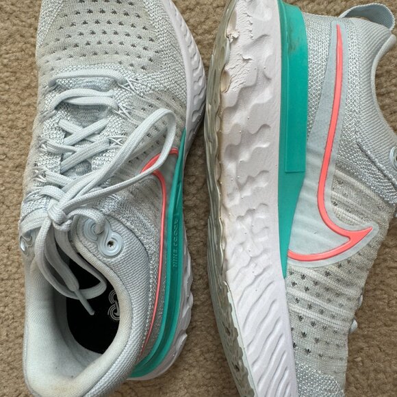 Nike Women's React Infinity Run Flyknit 2 Blue Tint Lava Glow Size 8.5 - Picture 4 of 16